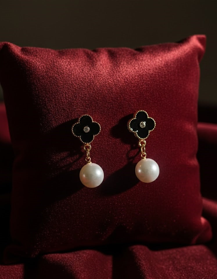 Royal Onyx Clovers – Timeless Pearl Drops